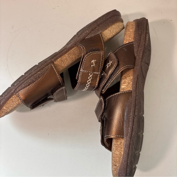 Clarks Roseville Bay Womens Sandal Size 9 Bronze Triple Straps Slide Shoe - Picture 3 of 6